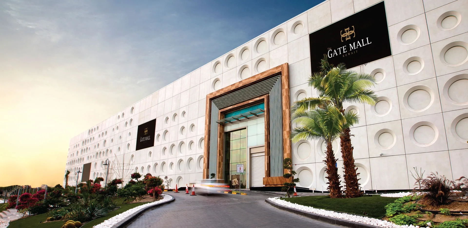 Photo: The Gate Mall — Main facade